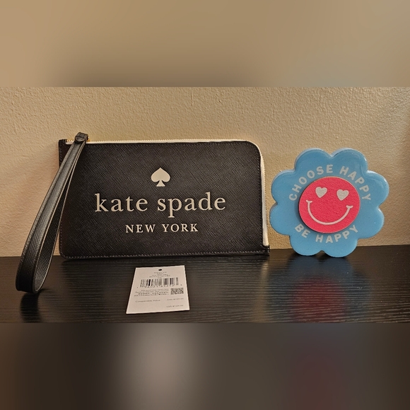 kate spade Handbags - Kate Spade New York Meduim Lzip Wristlet